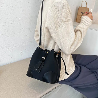 Versatile Women's Ins Bucket Shoulder Bag