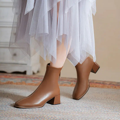 أحذية نسائية بكعب سميك ومقدمة مربعة من الجلد تصل إلى الكاحل